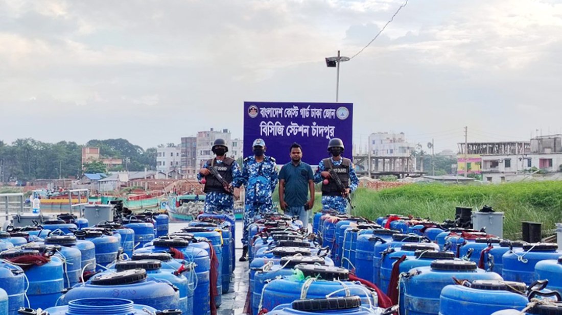 চাঁদপুরে ৭২ লাখ চিংড়িরেণু জব্দ, ডাকাতিয়া নদীতে অবমুক্ত